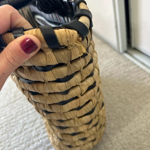 Straw Purse - Picture 6 of 6